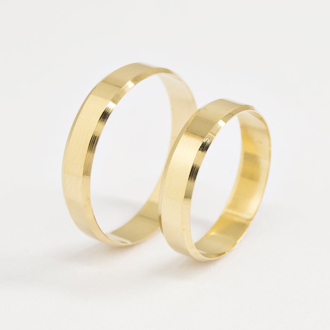 Aliança Chanfrada 18k