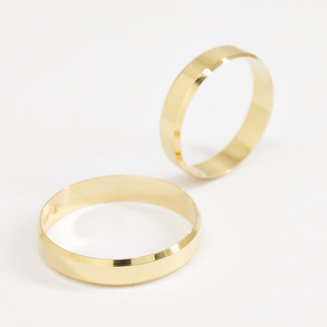 Aliança Chanfrada 18k