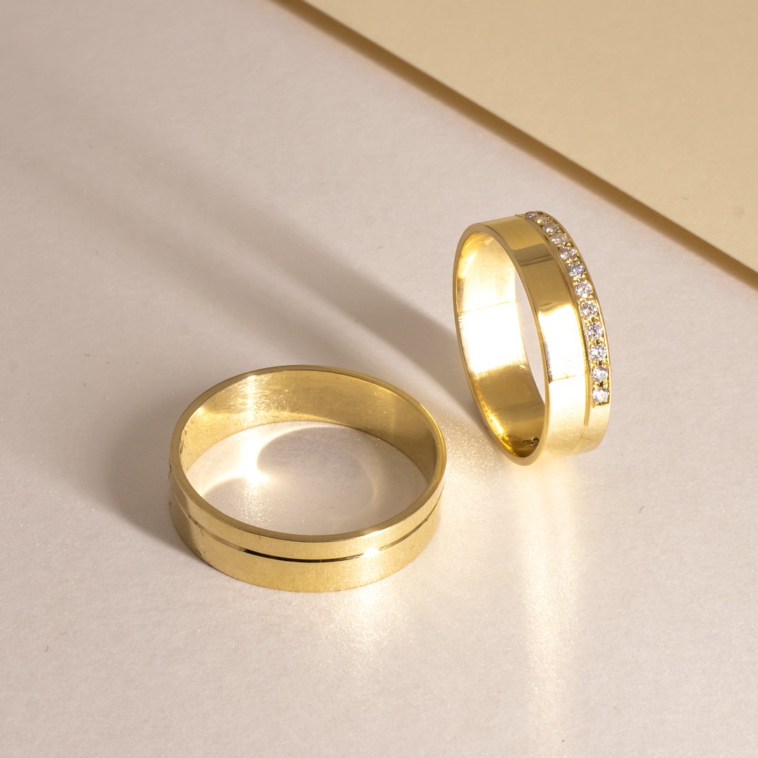 Aliança Larga Fio Diamantes 18k