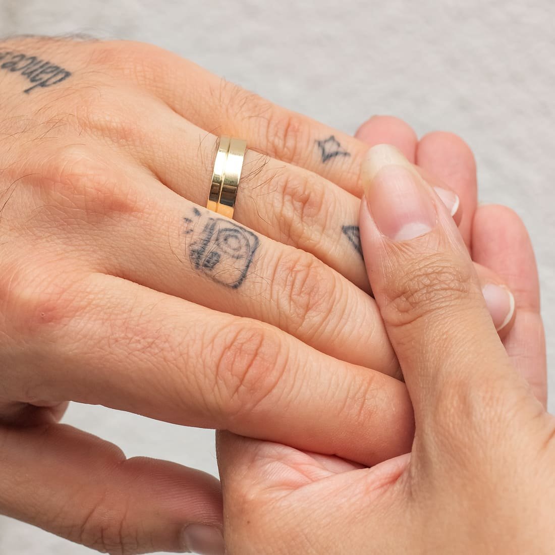 Aliança Larga Fio Diamantes 18k