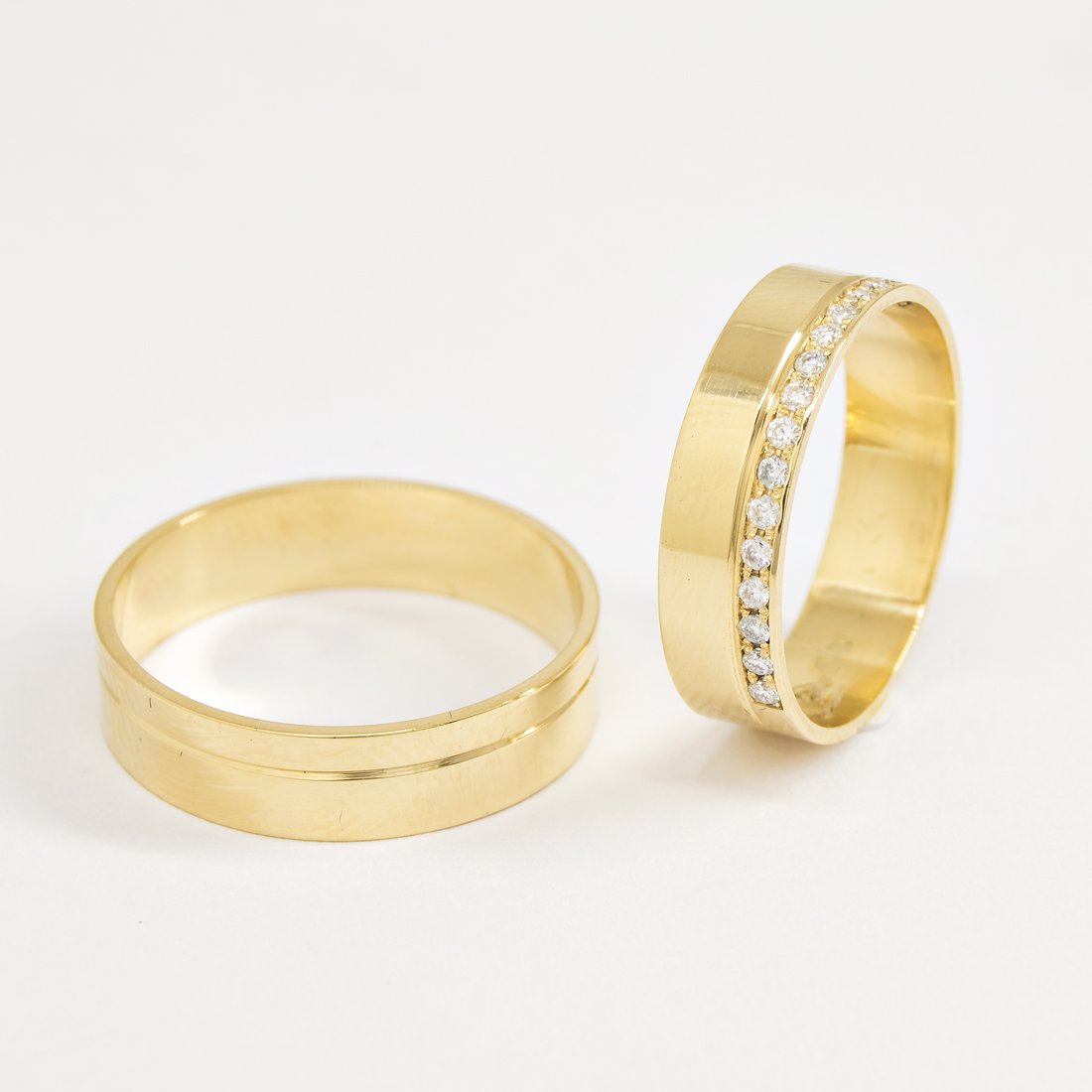 Aliança Larga Fio Diamantes 18k
