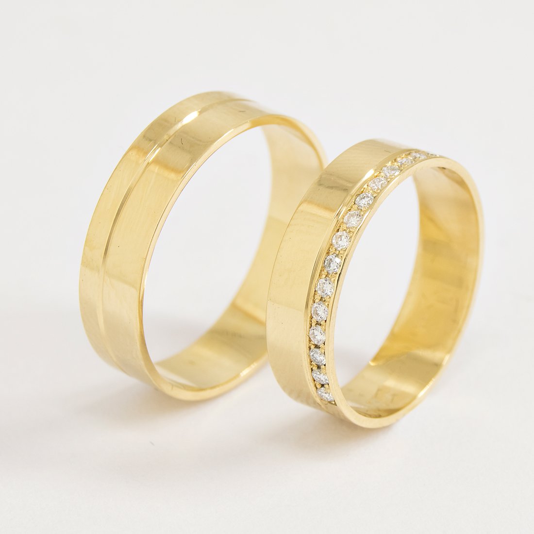 Aliança Larga Fio Diamantes 18k