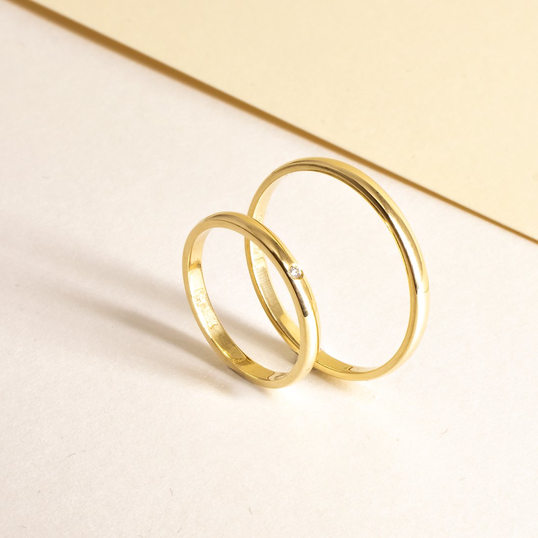 Aliança Lisa 2,2mm Com Diamante 18k