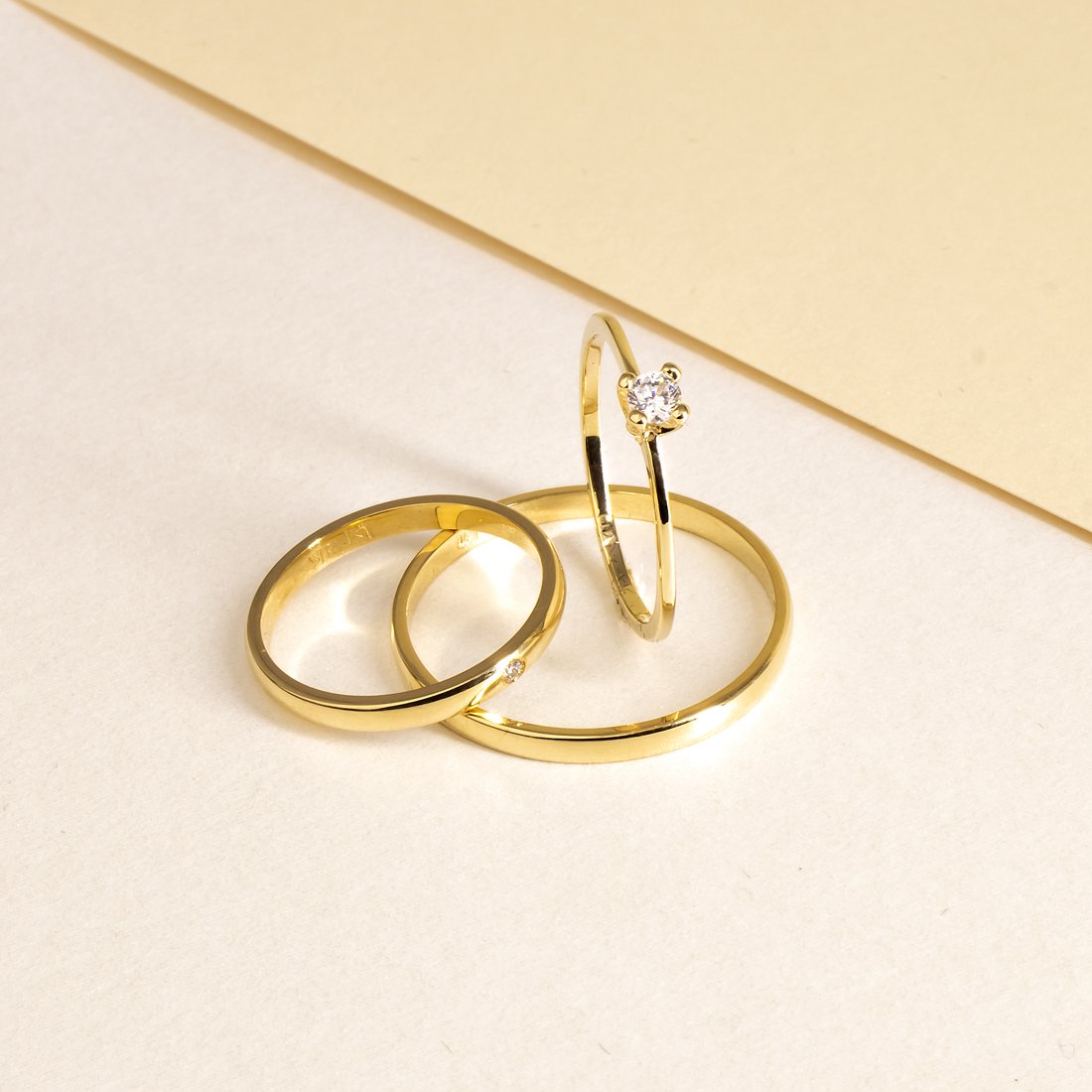 Aliança Lisa 2,2mm Com Diamante 18k