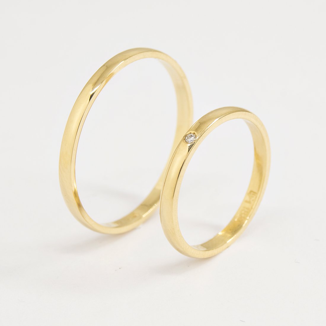 Aliança Lisa 2,2mm Com Diamante 18k
