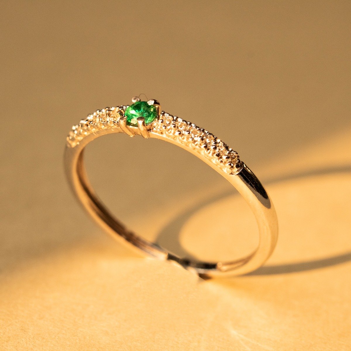 Anel Aparador Ouro 18k com Diamantes 2 pontos e Esmeralda