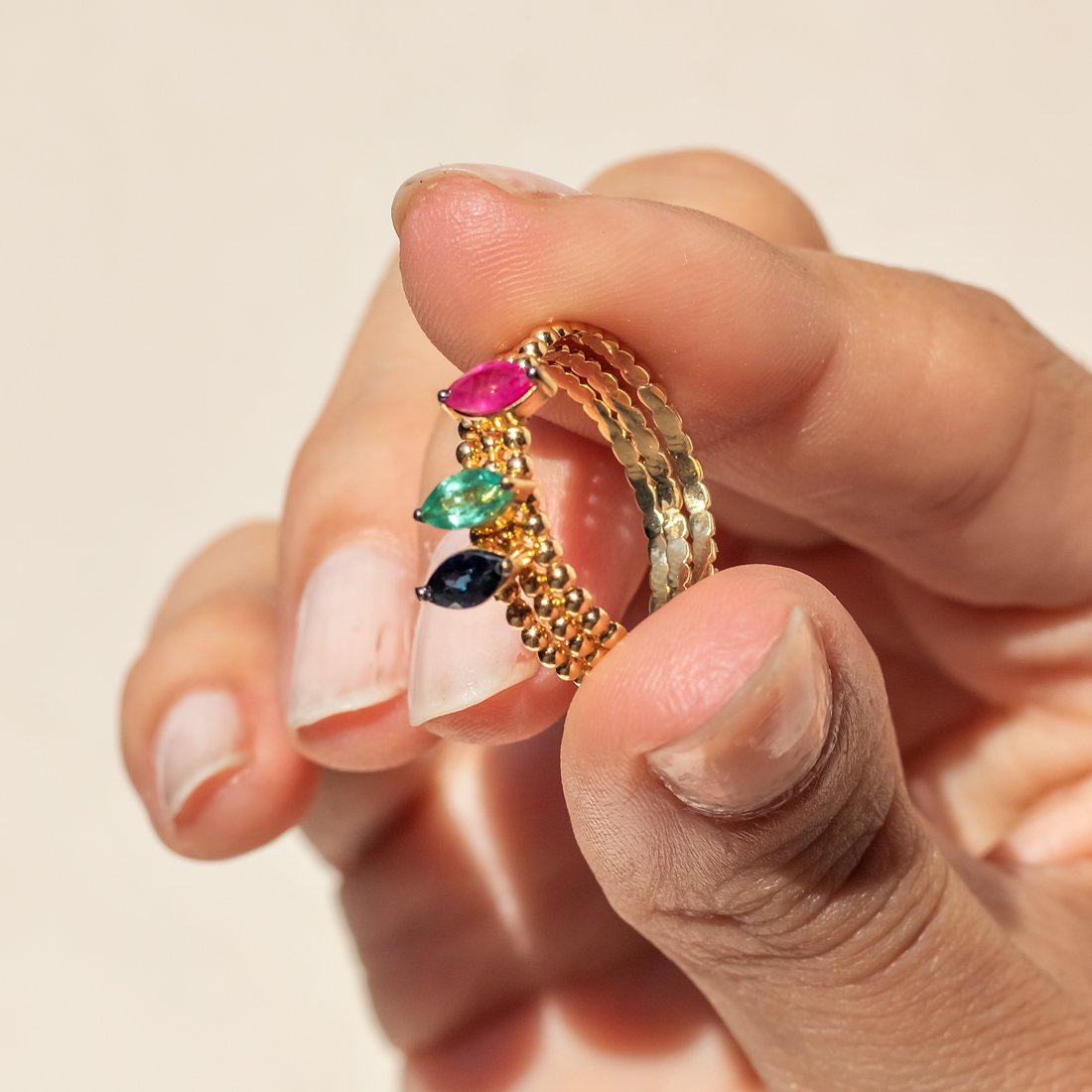 Anel Aro Bolinhas Navete Esmeralda Ouro 18K