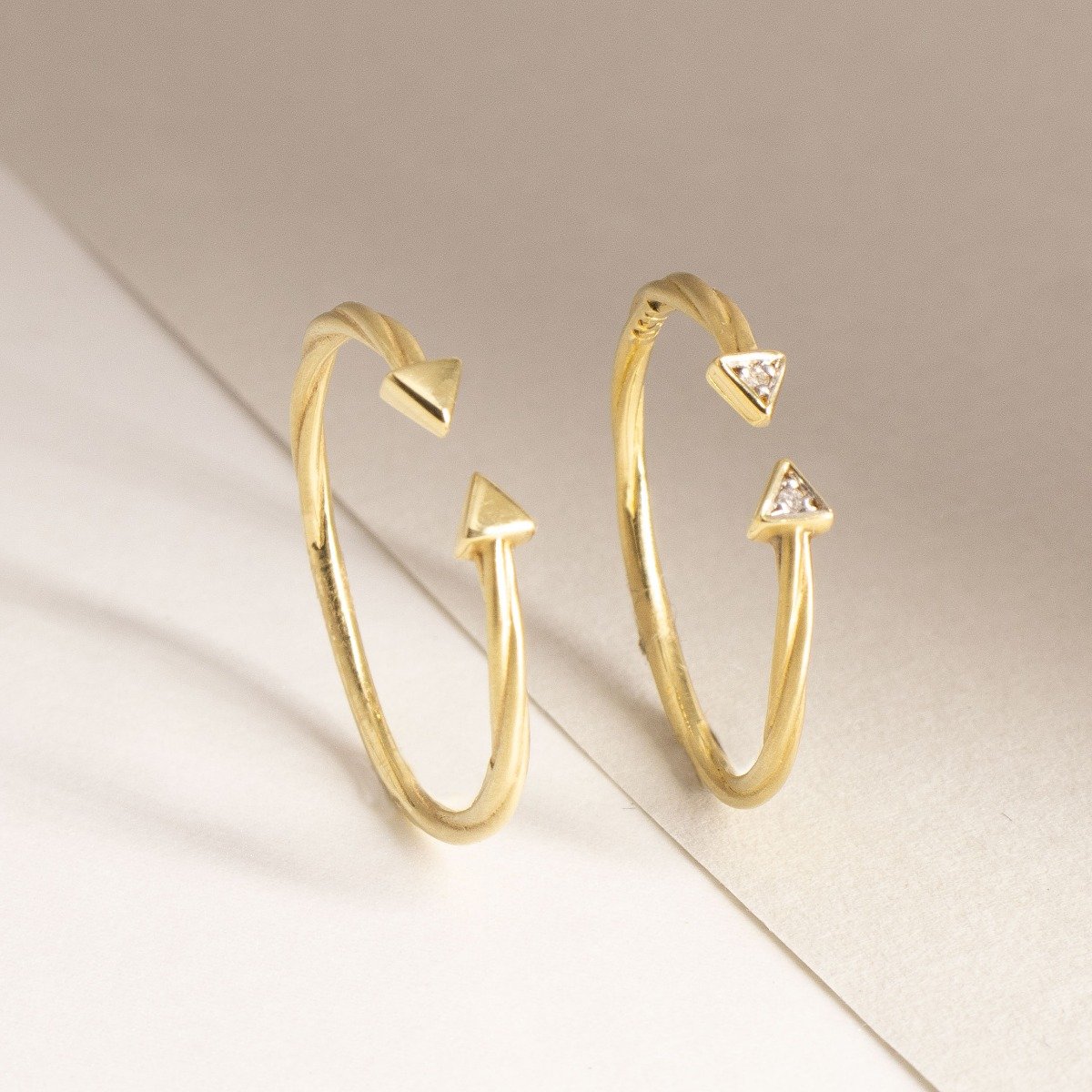 Anel Aro Torcido Flechas Diamantes