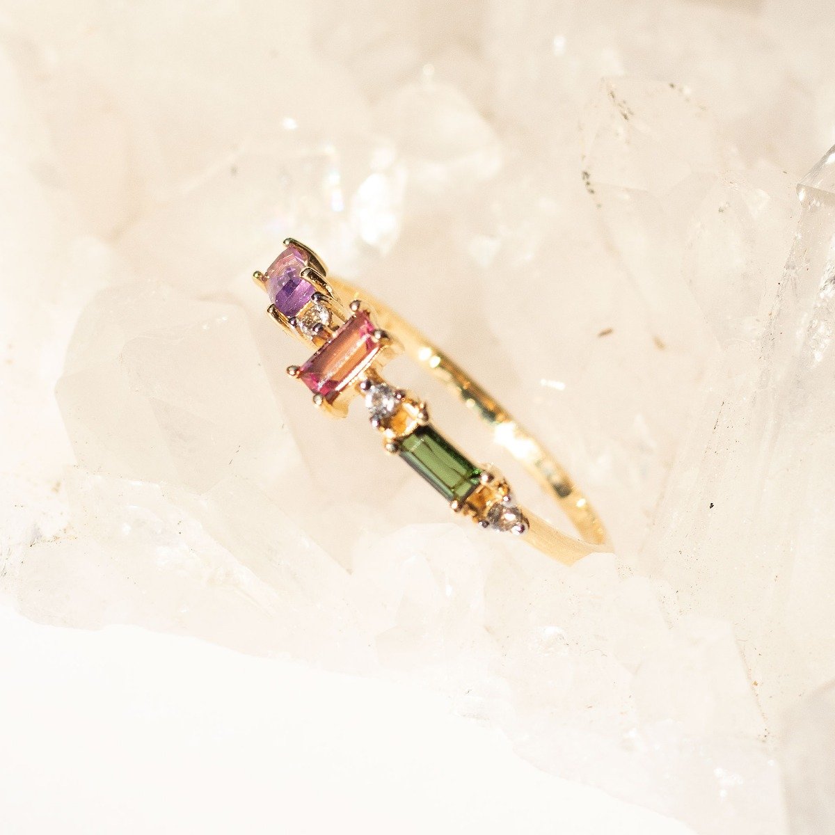 Anel Baguetes turmalinas coloridas e diamantes