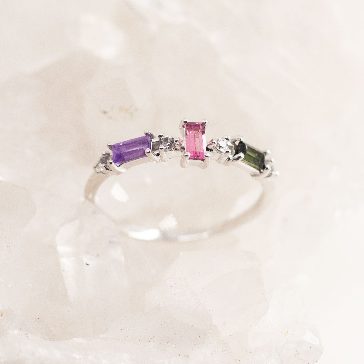 Anel Baguetes turmalinas coloridas e diamantes