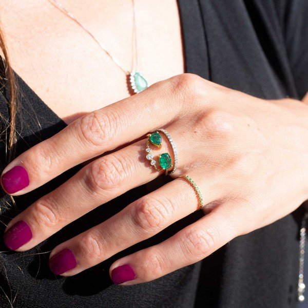 Anel Claw Esmeraldas e Correntinha Diamantes