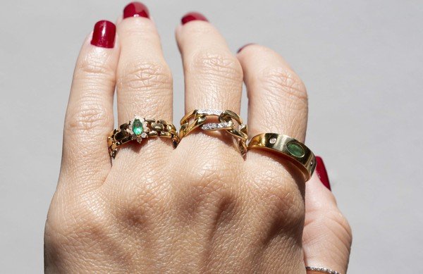 Anel Corrente Extra Esmeralda e Diamantes 