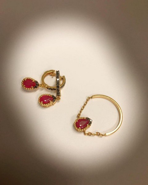 Anel Corrente Gota Rubi e Diamantes Negros