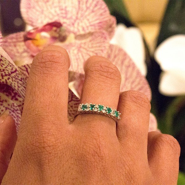 Anel Diamantes e Esmeraldas