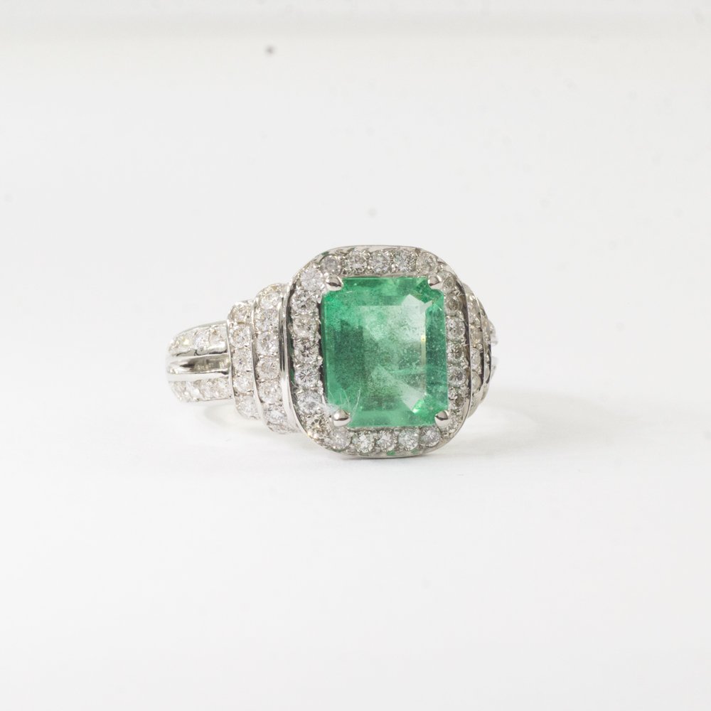 Anel esmeralda dois aros volta diamantes 