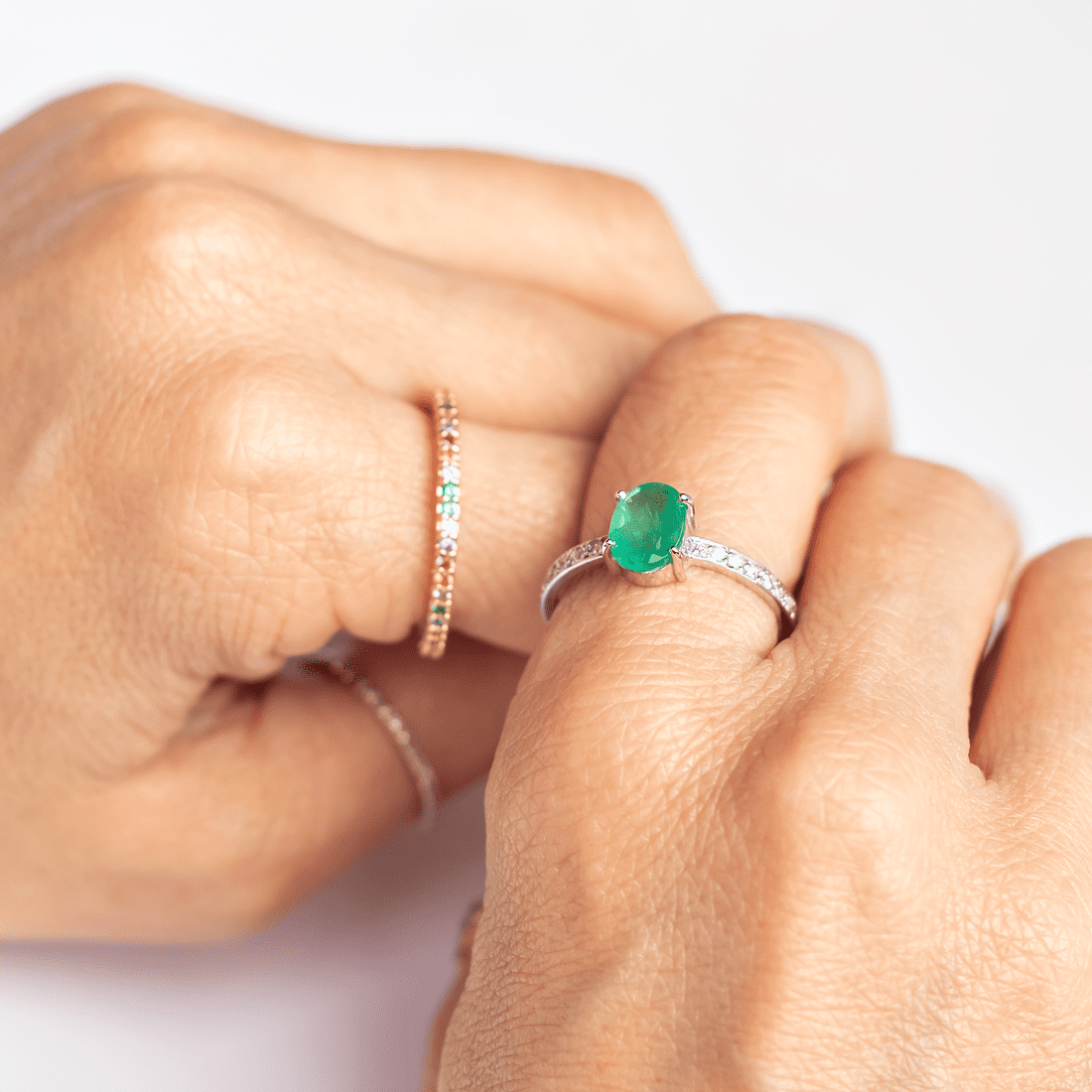 Anel Esmeralda Oval Aro Diamantes