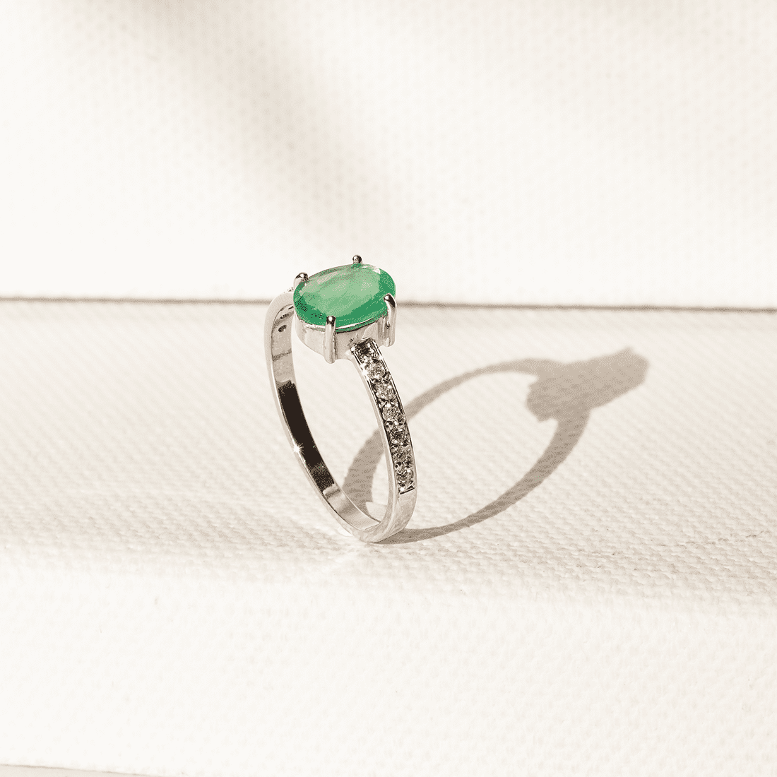 Anel Esmeralda Oval Aro Diamantes