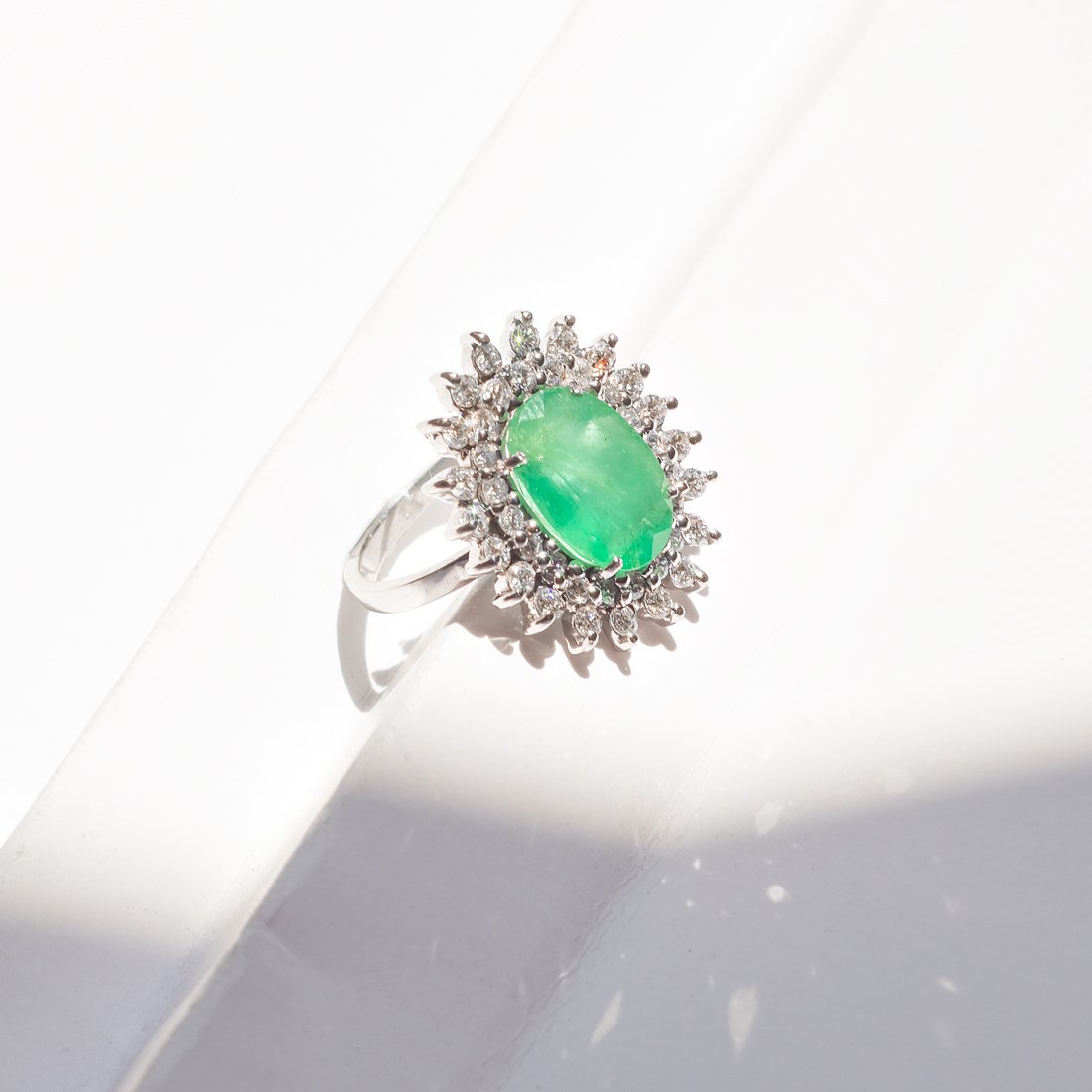 Anel Esmeralda Oval Volta Dupla Diamantes 