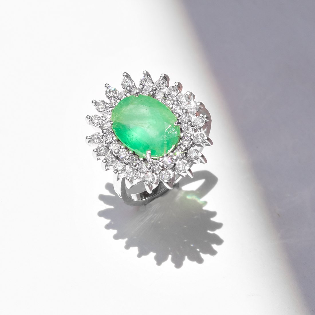 Anel Esmeralda Oval Volta Dupla Diamantes 