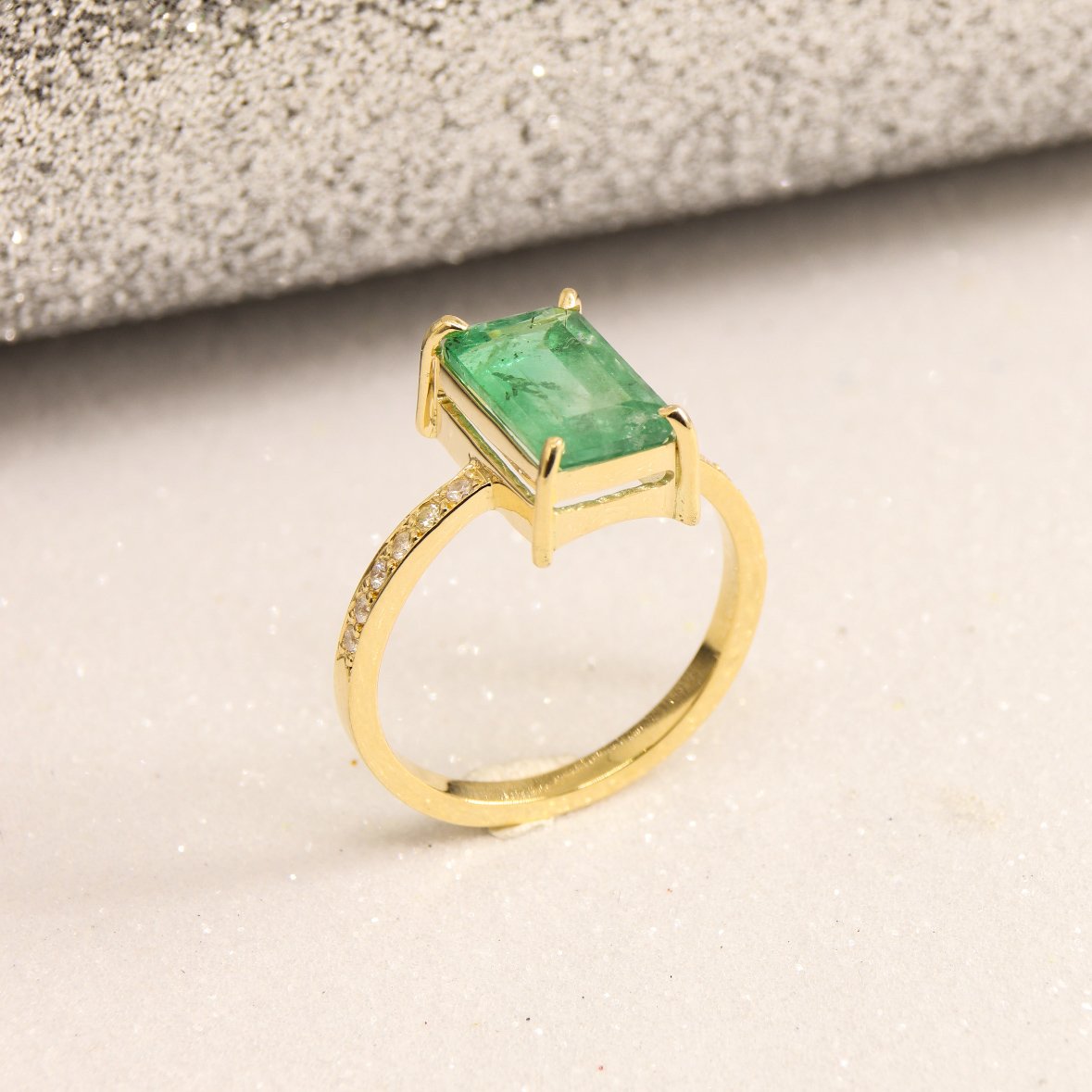 Anel Esmeralda Retangular Power Aro Diamantes