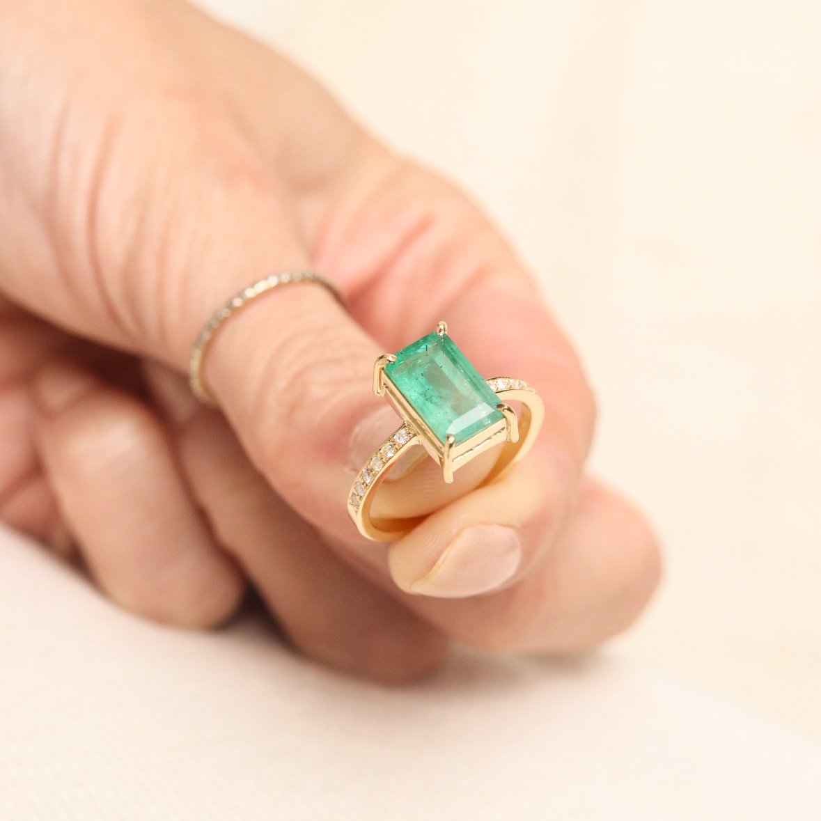 Anel Esmeralda Retangular Power Aro Diamantes