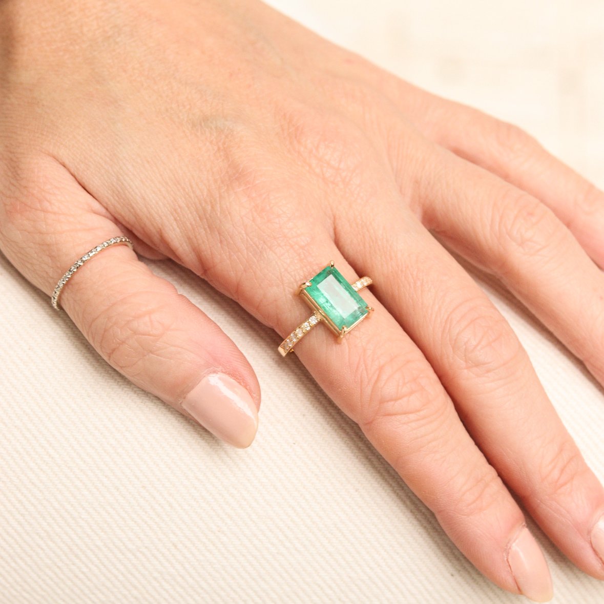 Anel Esmeralda Retangular Power Aro Diamantes