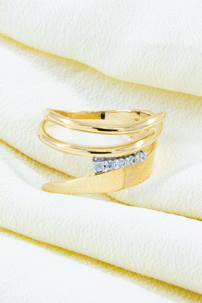 Anel Espiral Torcido Diamantes 