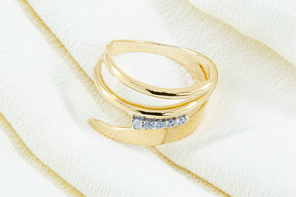 Anel Espiral Torcido Diamantes 