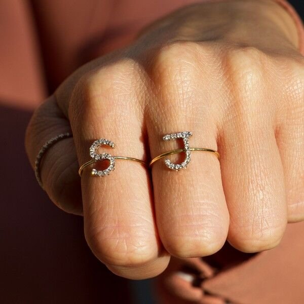 Anel Fininho Letra Diamantes Extras