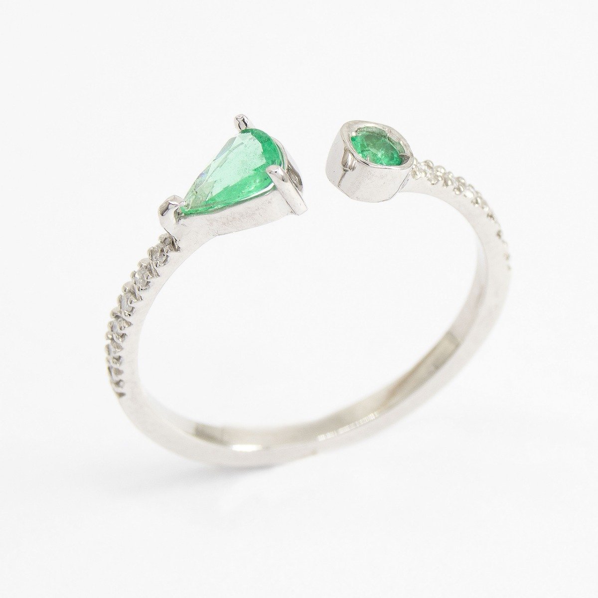 Anel Garra Esmeraldas e Diamantes