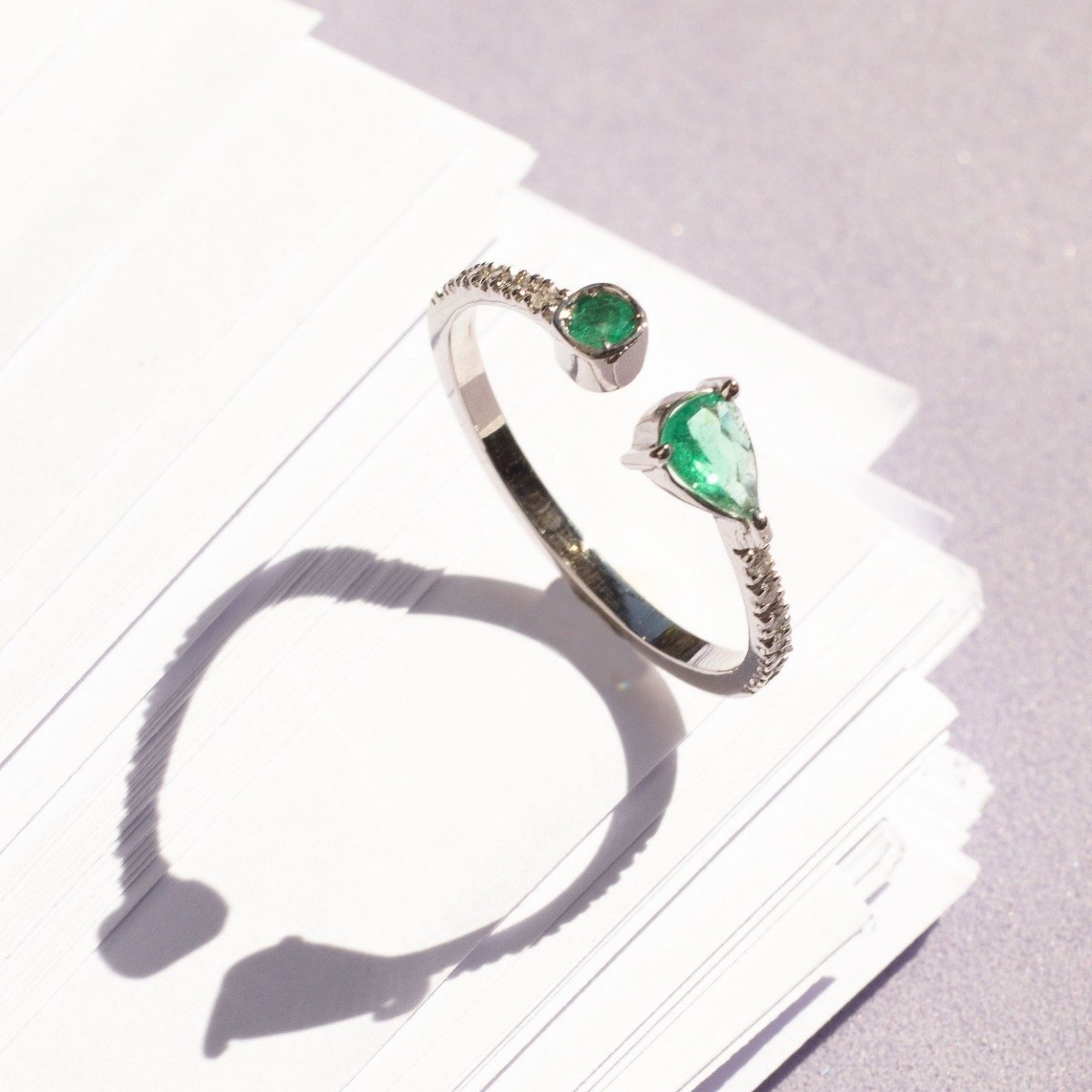 Anel Garra Esmeraldas e Diamantes