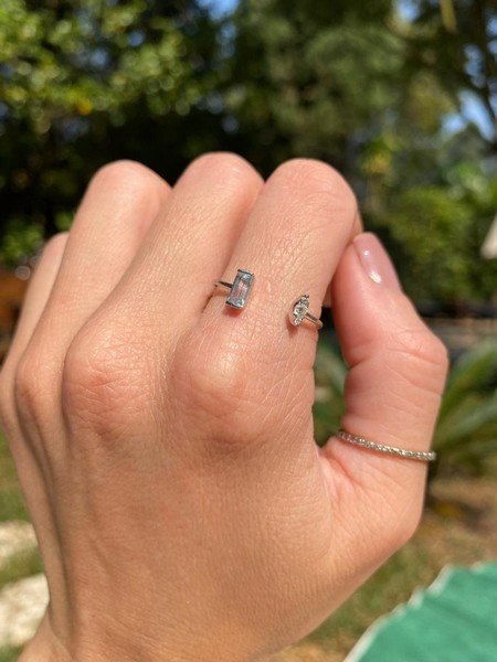 Anel Garra Navete Diamantes e Topázio Sky 