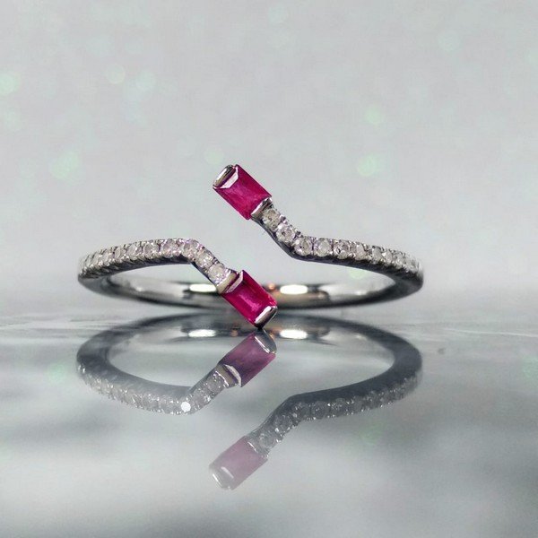 Anel Garras Inversas Diamantes e Rubis