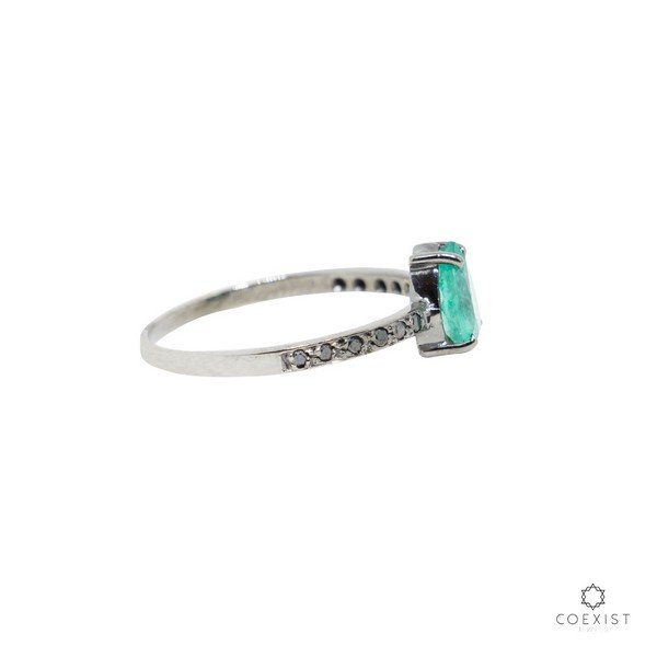 Anel Gota de Esmeralda e Diamantes Negros