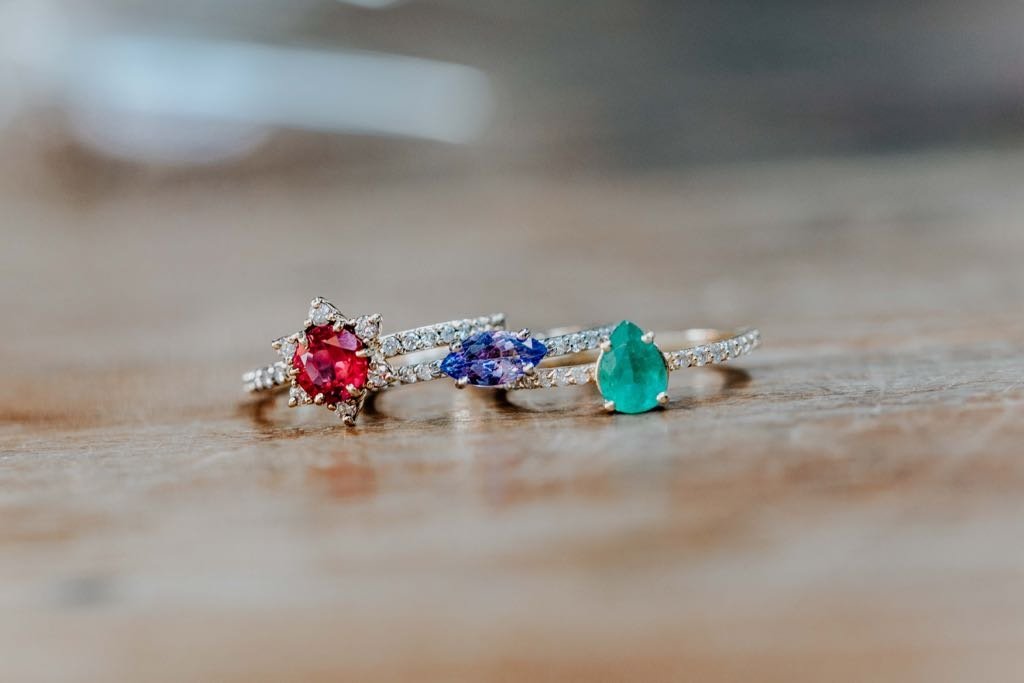 Anel Gota Esmeralda Diamantes Aro