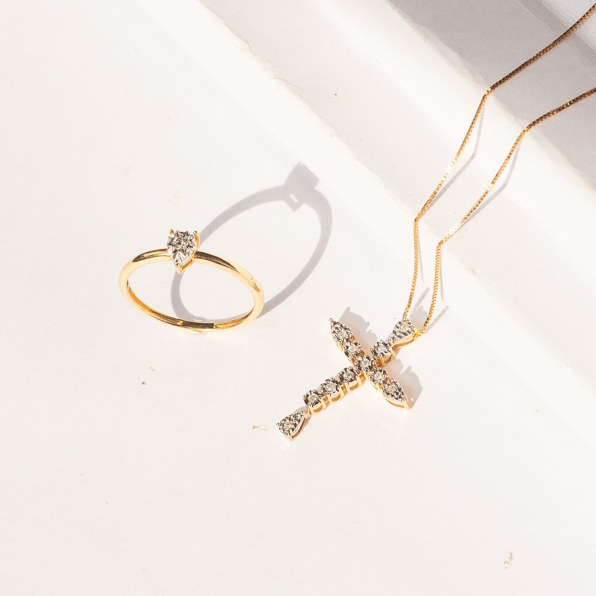 Anel Gota Ponto de Luz Diamantes Ouro 18k