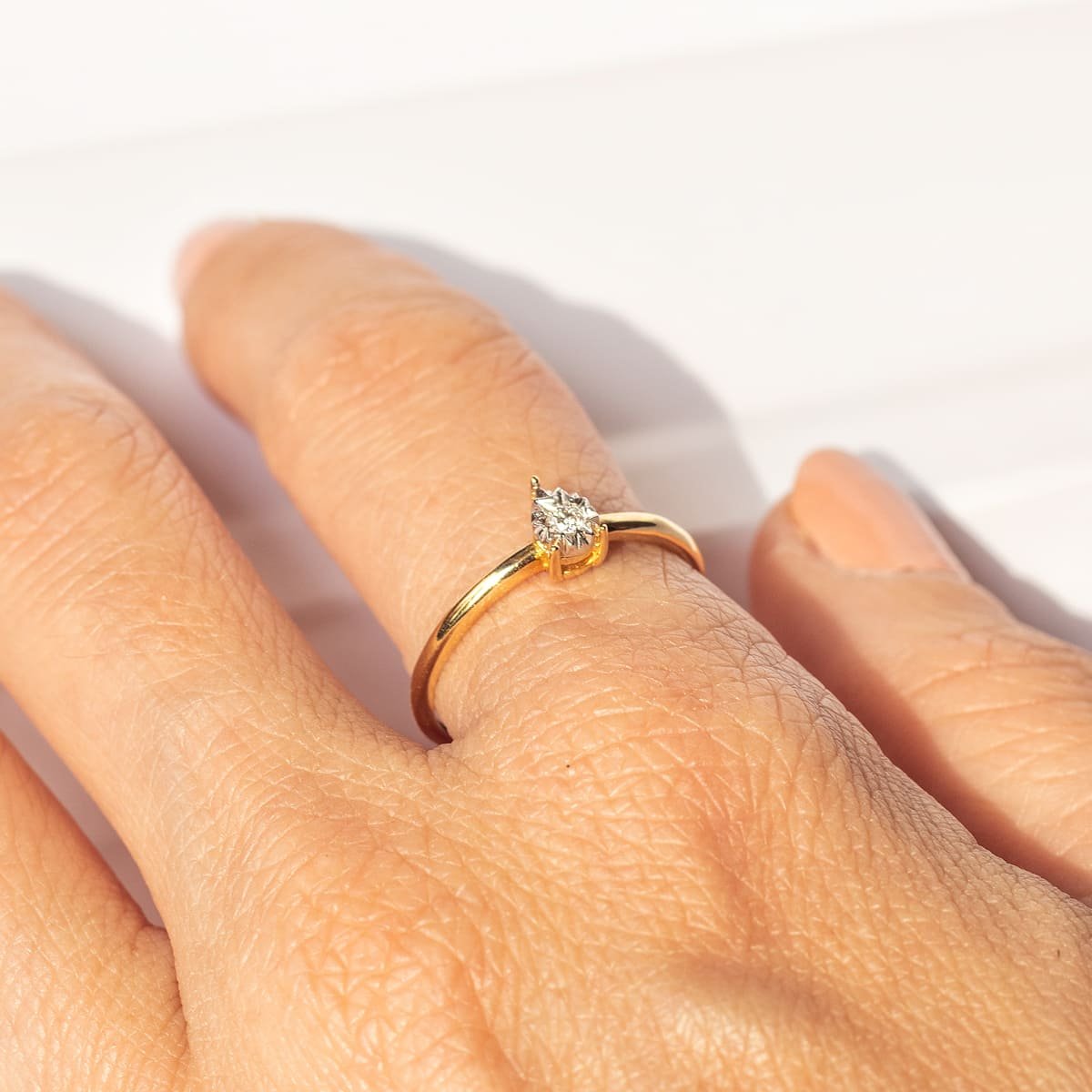 Anel Gota Ponto de Luz Diamantes Ouro 18k