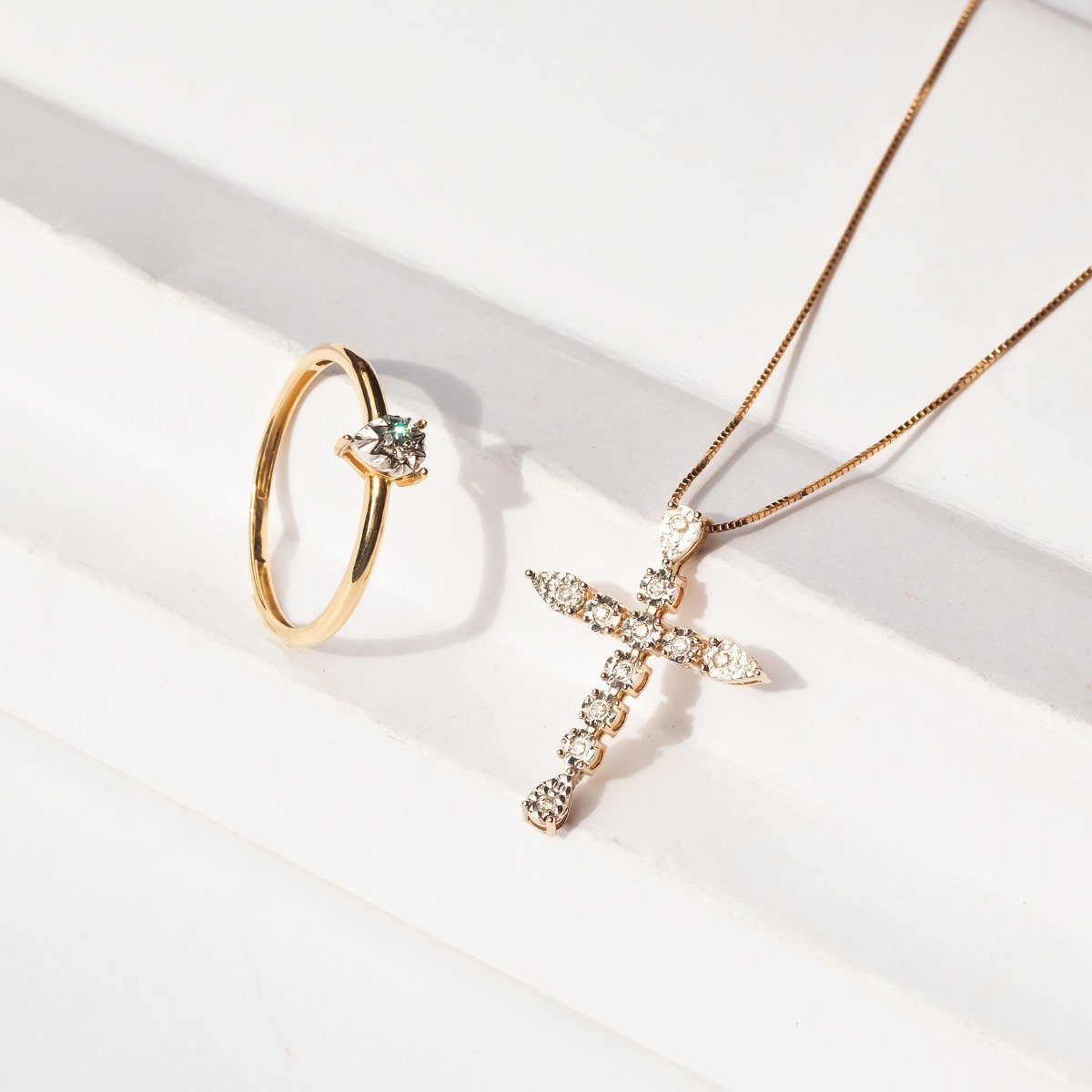 Anel Gota Ponto de Luz Diamantes Ouro 18k
