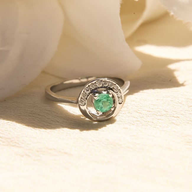 Anel meia Lua Esmeralda e Diamantes