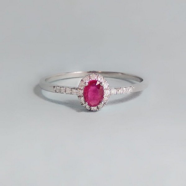 Anel Minimalista Oval Rubi Diamantes