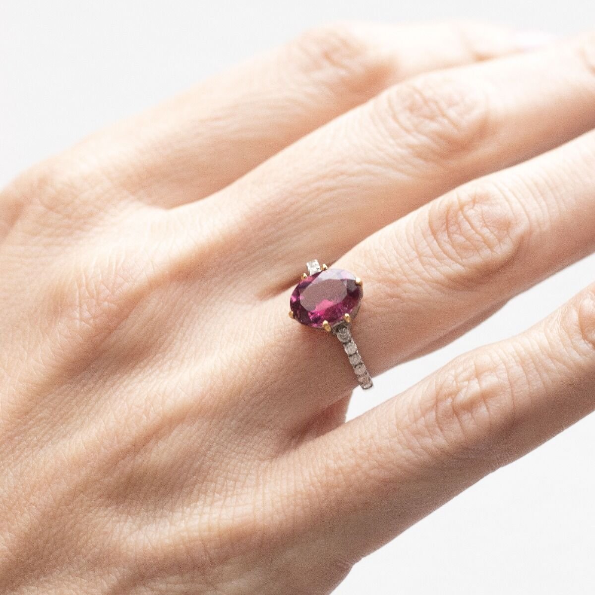 Anel Ouro 18K Turmalina Rosa com Diamantes no aro 
