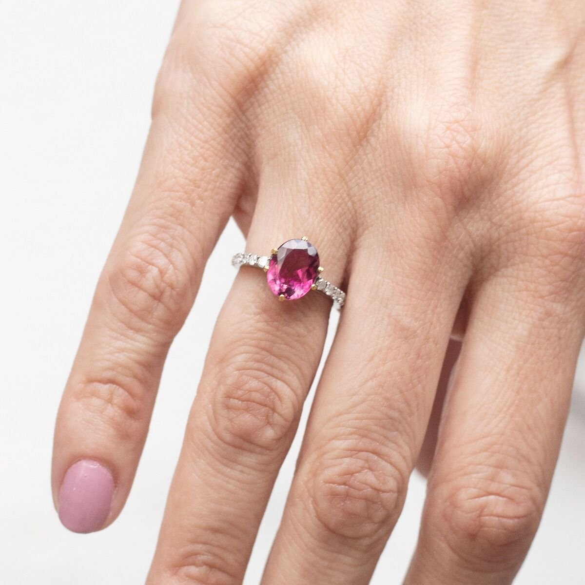 Anel Ouro 18K Turmalina Rosa com Diamantes no aro 