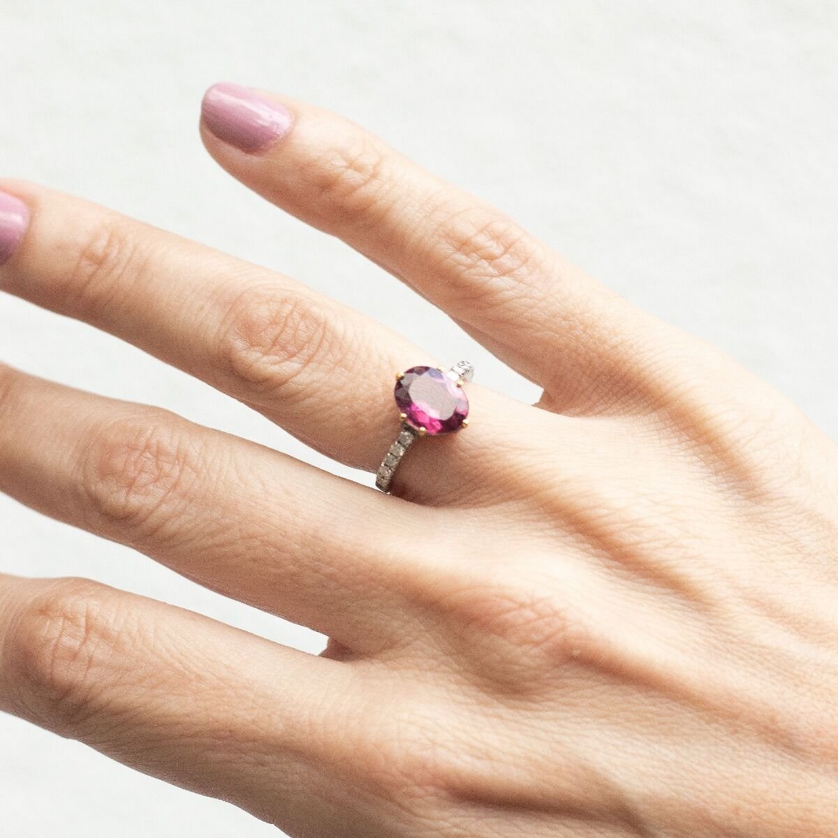 Anel Ouro 18K Turmalina Rosa com Diamantes no aro 