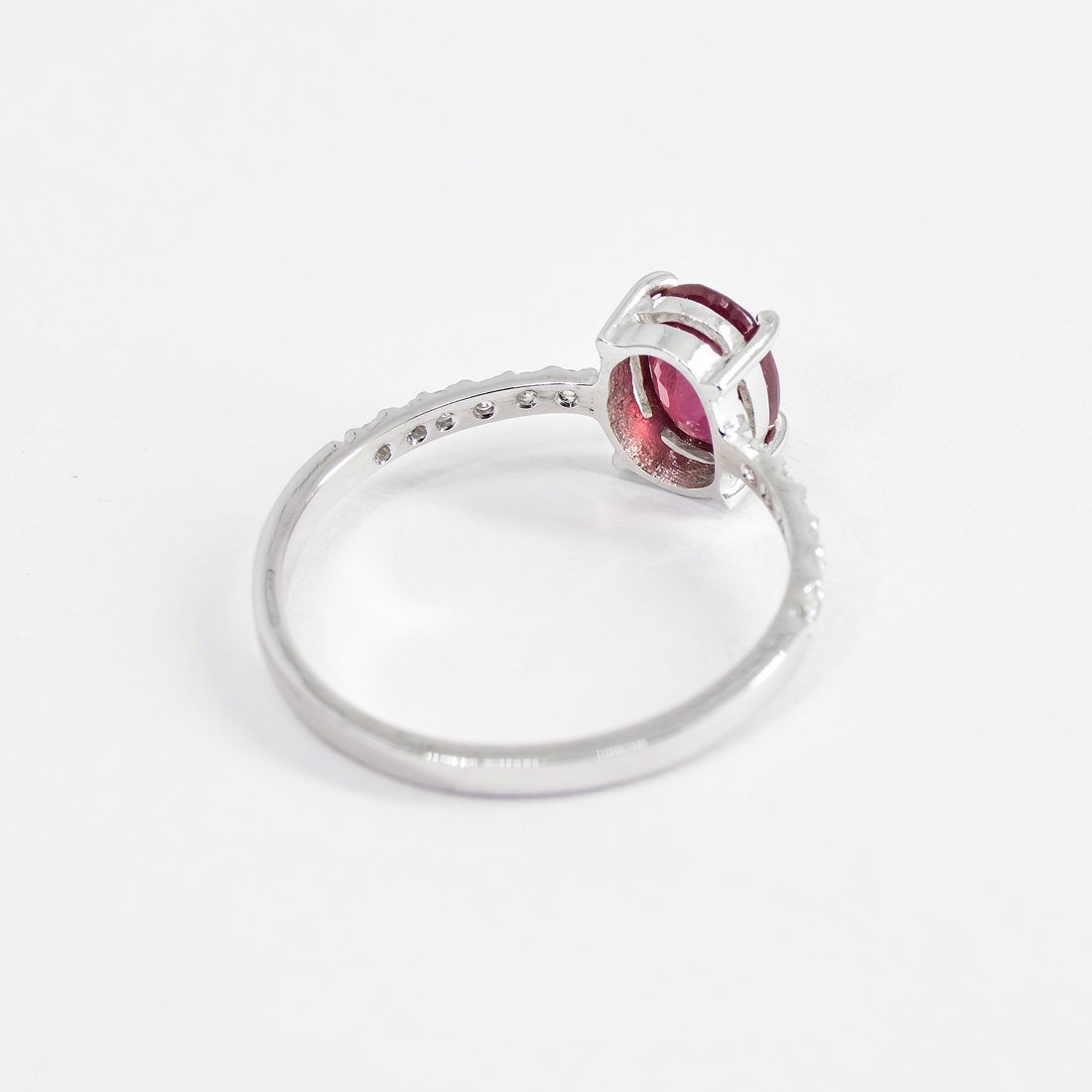 Anel Oval Big Rubi e Diamantes