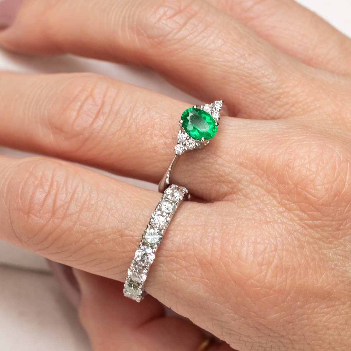 Anel Oval Esmeralda Trilhon Diamantes