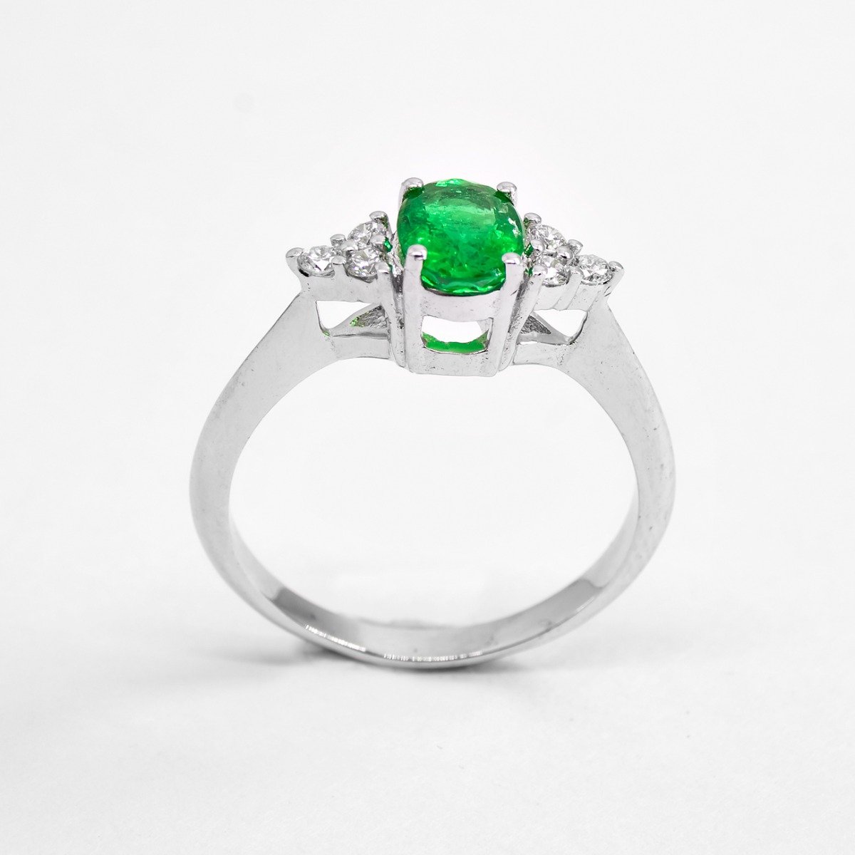 Anel Oval Esmeralda Trilhon Diamantes