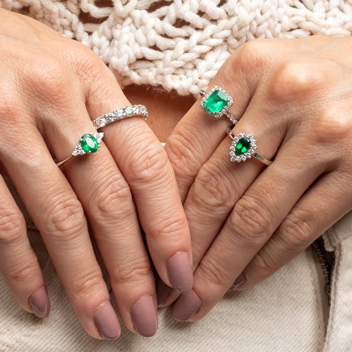 Anel Oval Esmeralda Trilhon Diamantes
