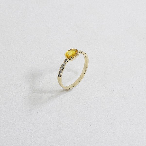 Anel Oval Safira Amarela e Diamantes