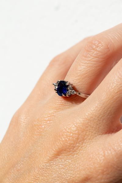 Anel Oval Safira Diamantes Trilhon Ilusão