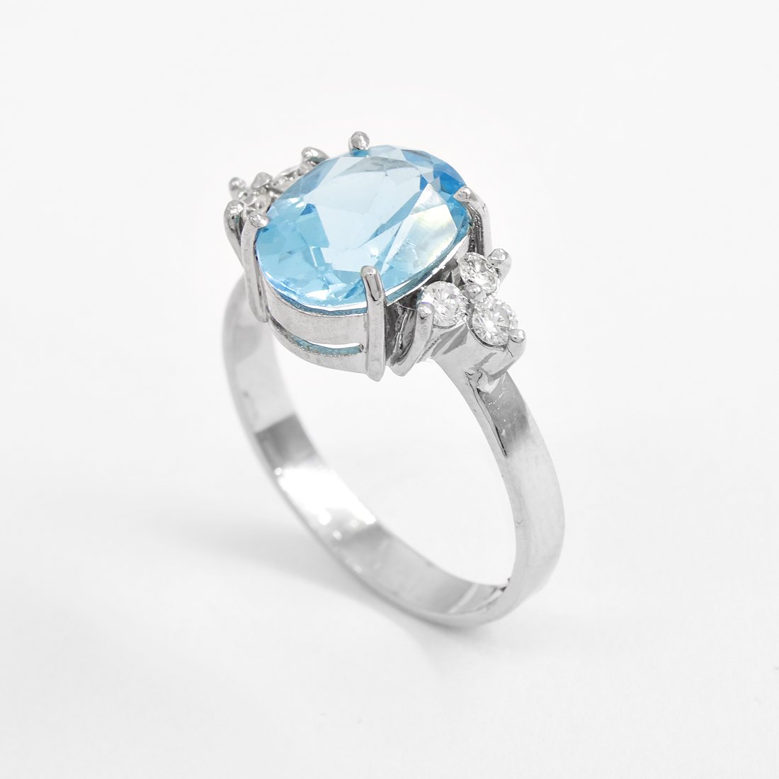 Anel Oval Topázio Azul Trilhon Diamantes